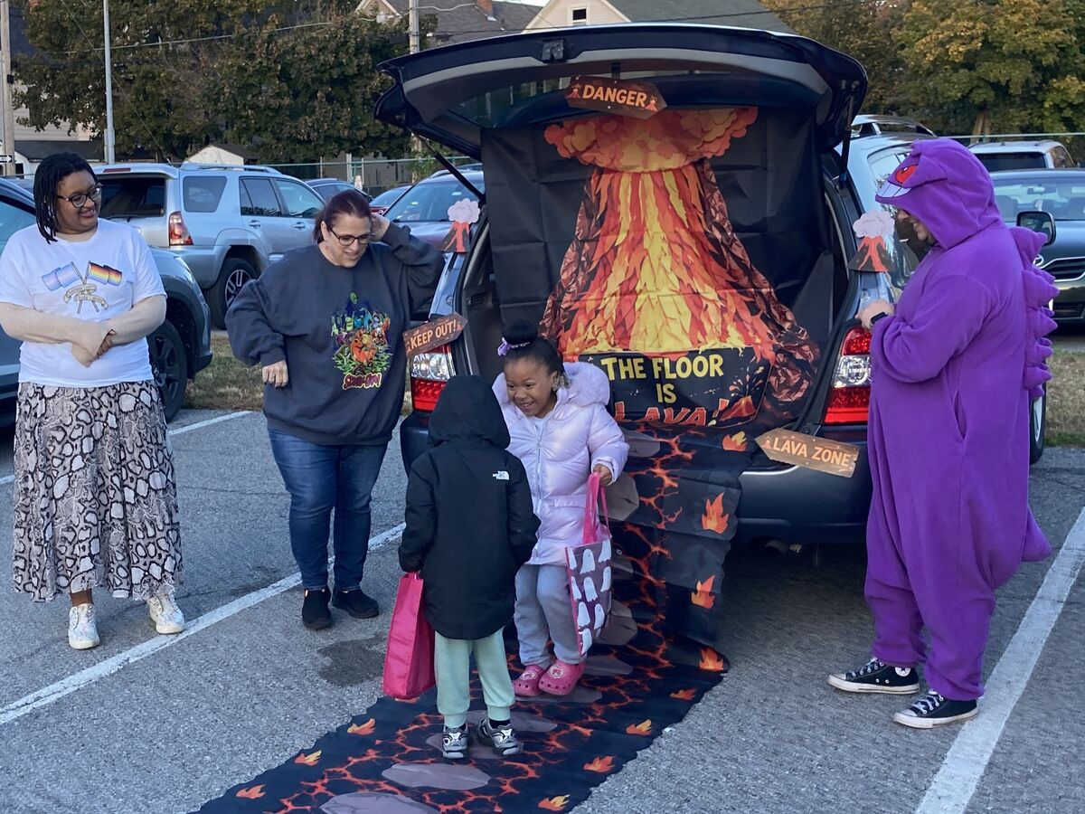 Smith kicks off week of PCSD Trunk or Treat fun