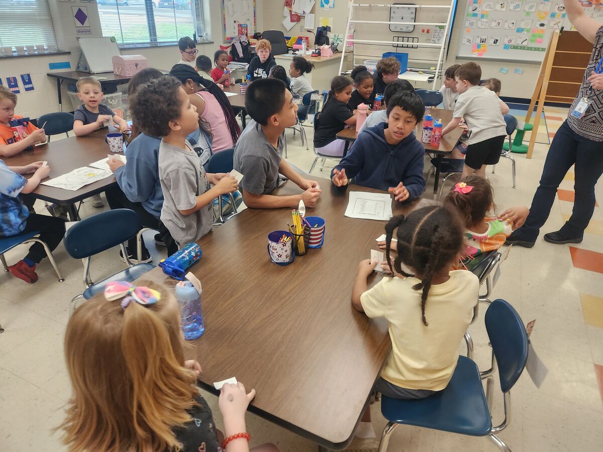 Cross-Campus Connections: 7th Grade Enrichment Taught Spanish to Kindergarten