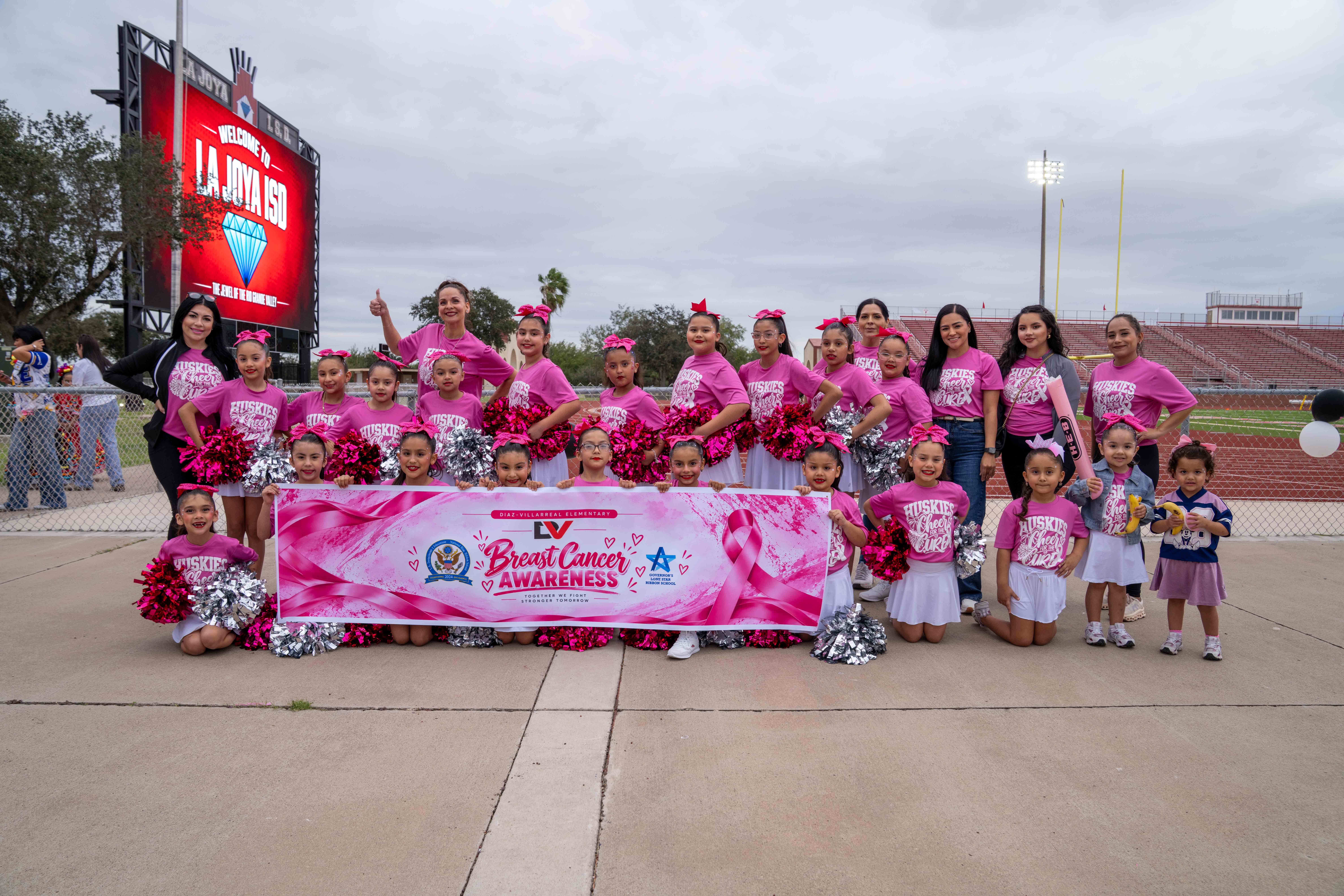  A powerful reminder that no one fights alone. 🎀💗