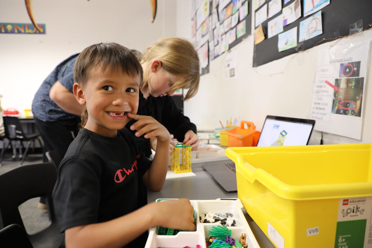 Thinking in Two Languages: Inside a First Grade Robotics Lesson at Ventana Vista