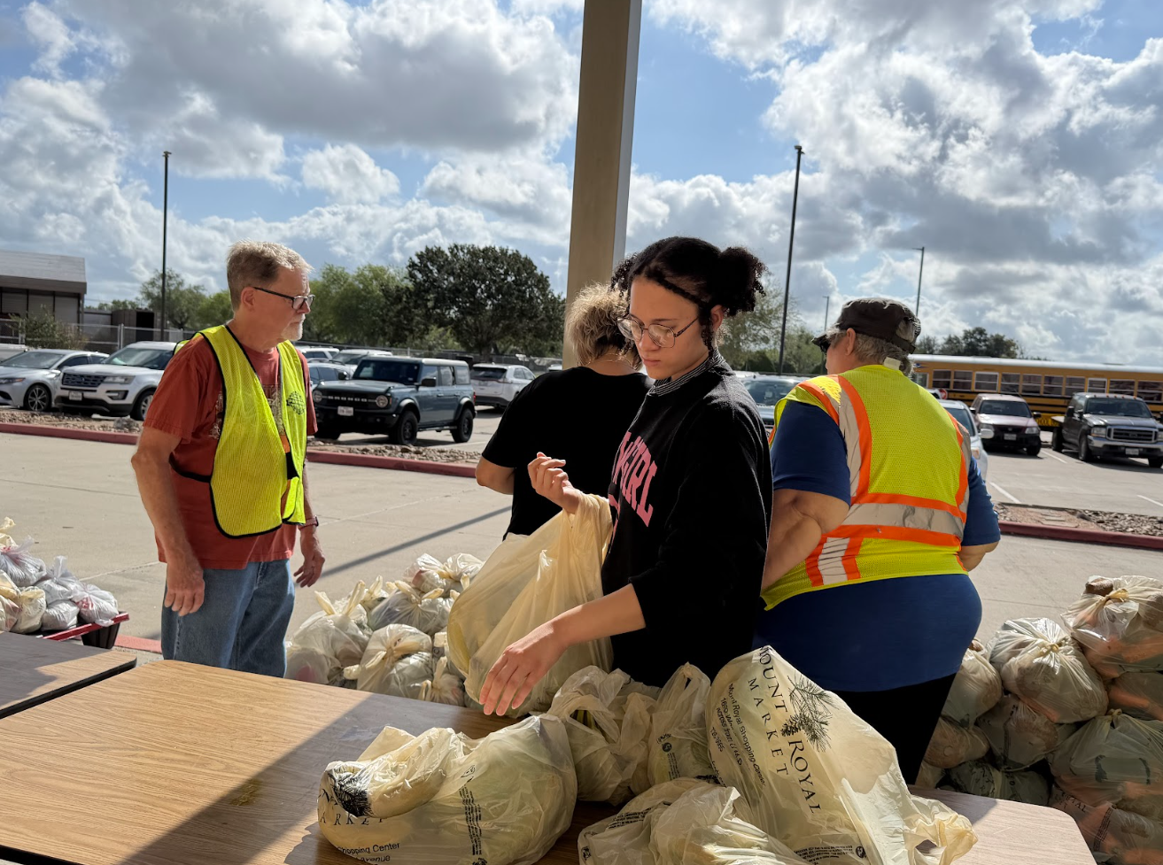 Sophomore class helping with the food bank!