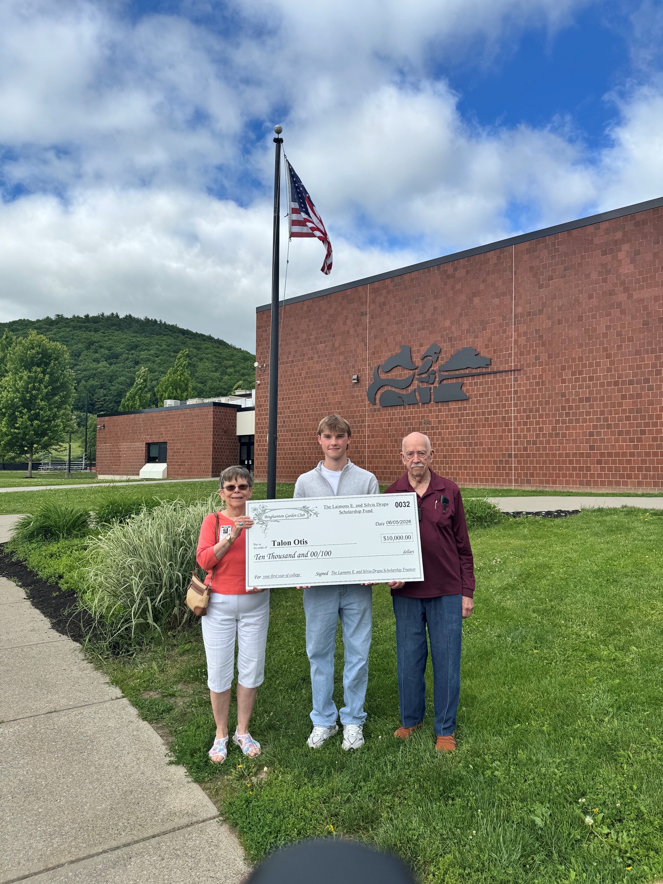 Otis Wins $40,000 Binghamton Garden Club Scholarship
