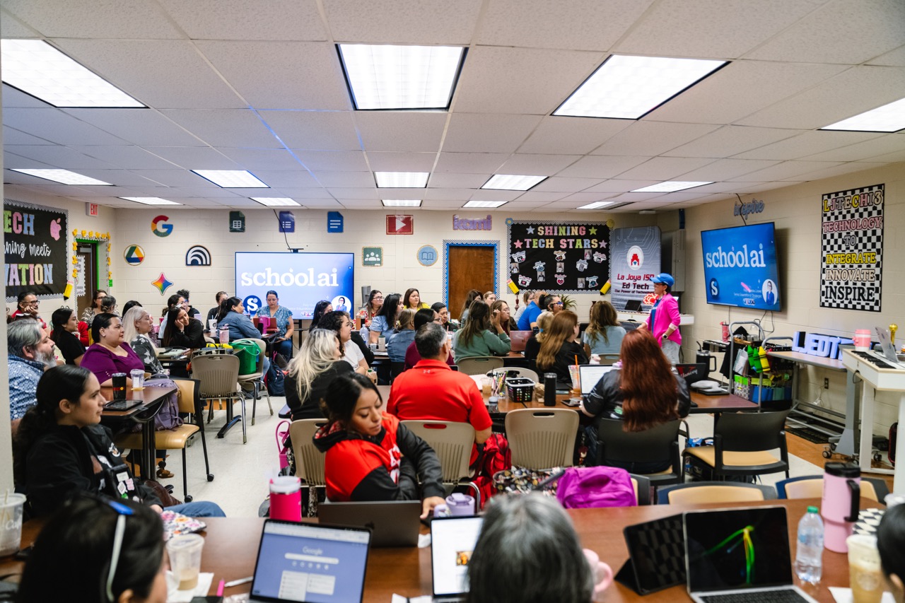 💻✨ Innovation starts with educators who are committed to growing! ❤️🖤