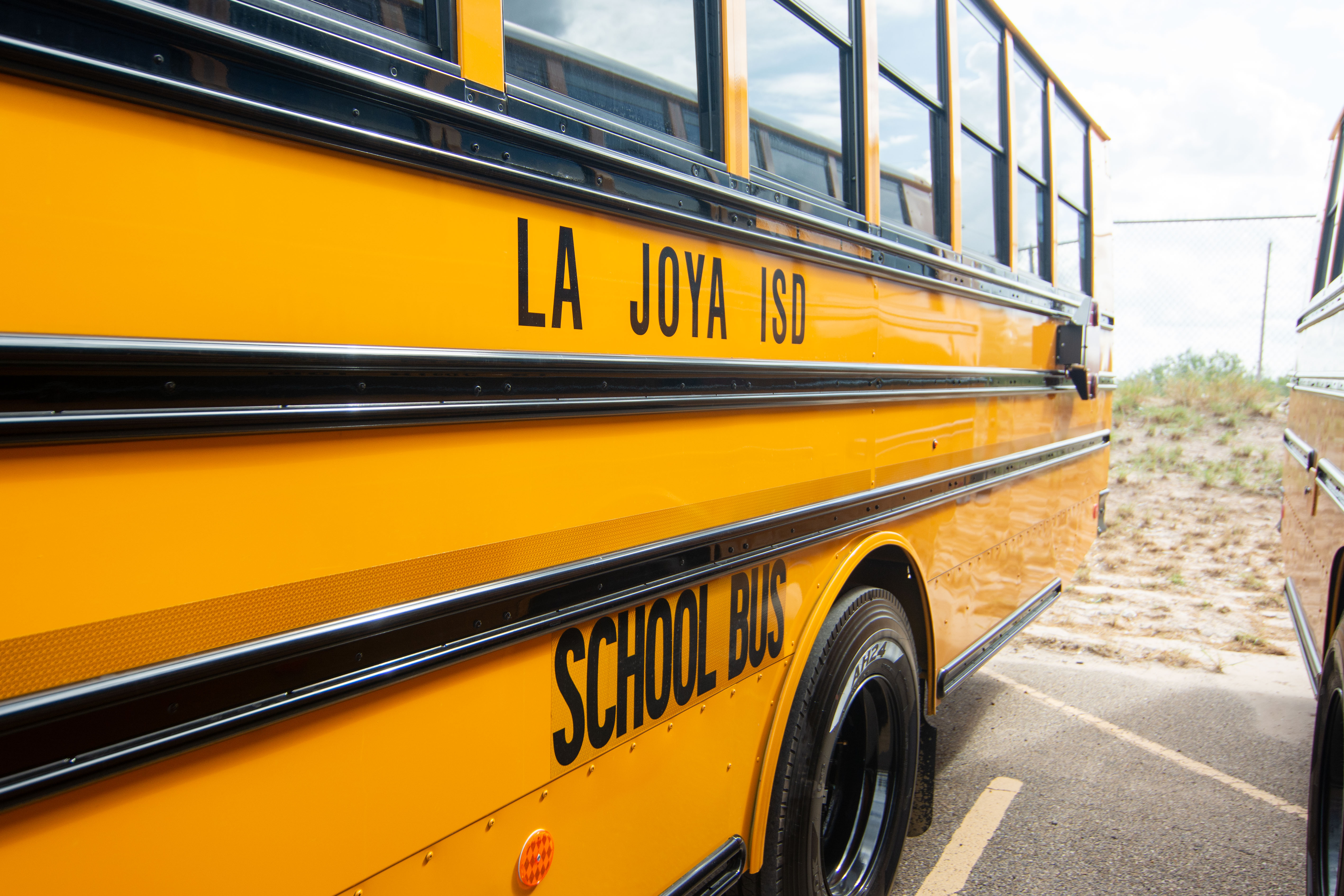 🚨🚌 UPDATE: SIX MORE NEW BUSES HAVE ARRIVED AT LA JOYA ISD! ❤️👏🏼