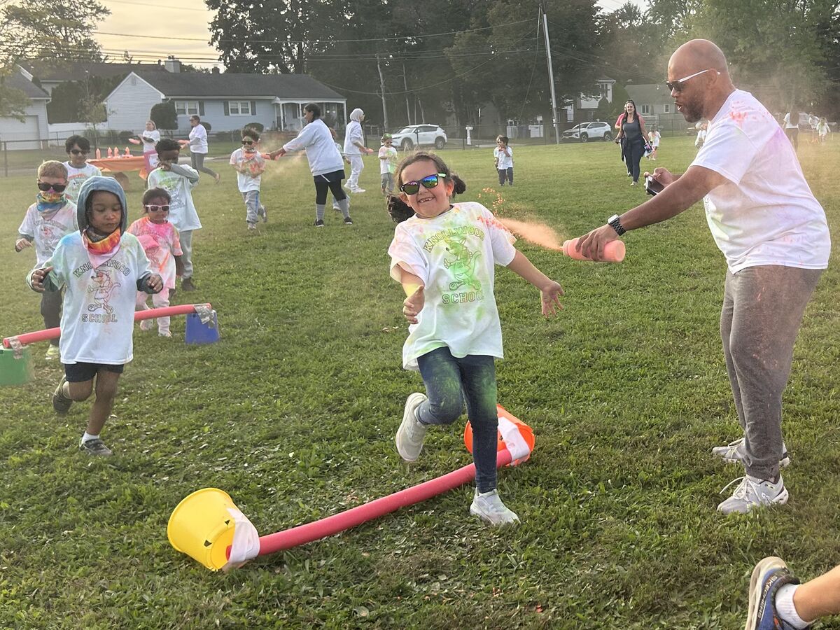 Knollwood Color Run raises funds and fun factor