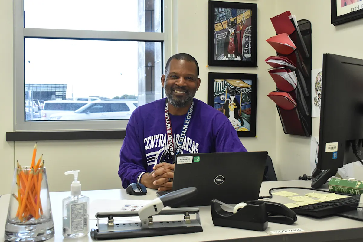 Jason Olford posing at his desk.