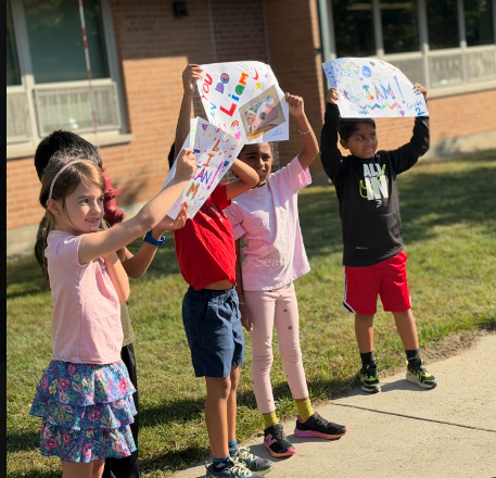 LSS students cheer on the bus