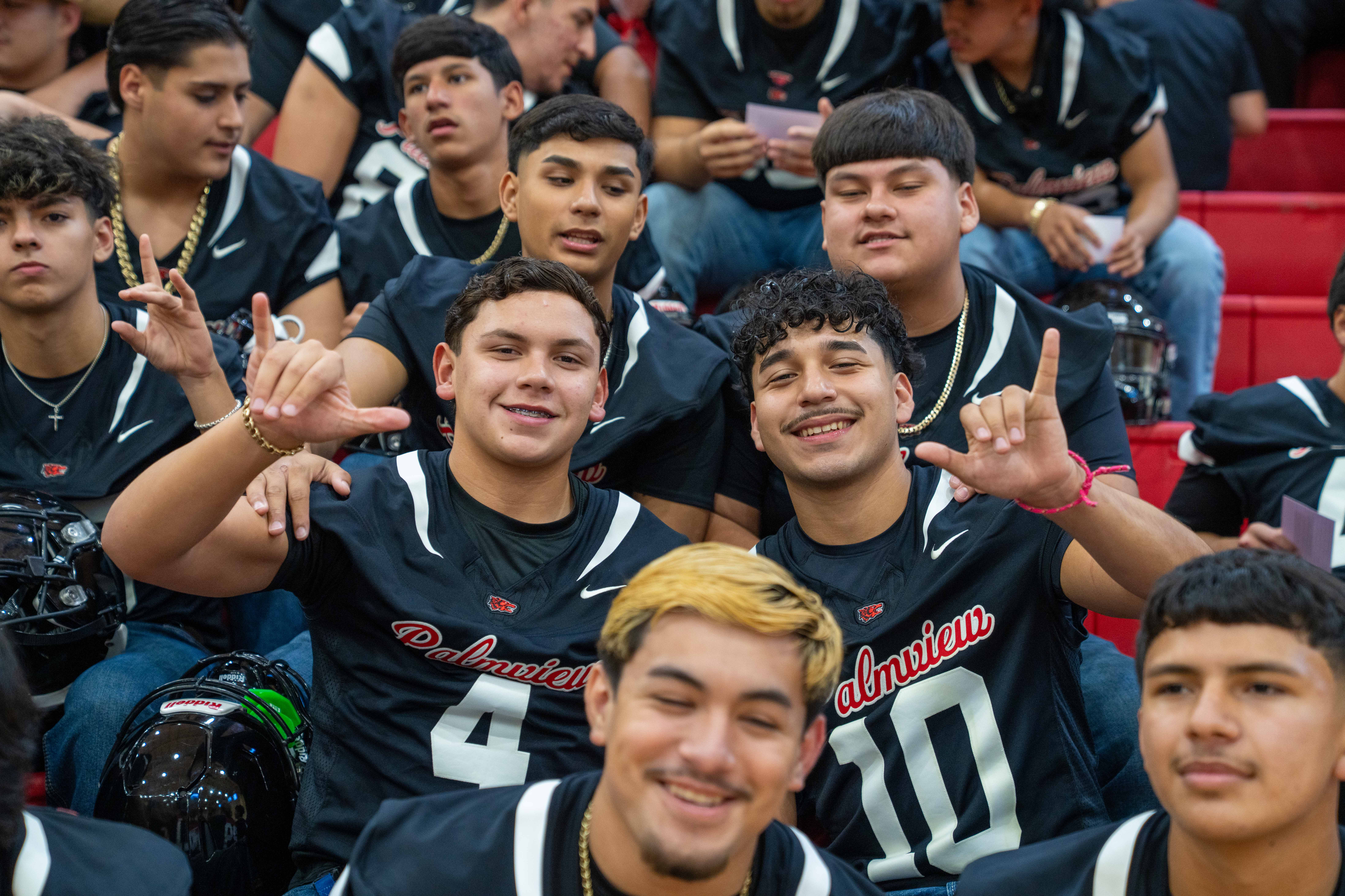 🐺❤️ Behind every Lobo is a family cheering them on every step of the way.