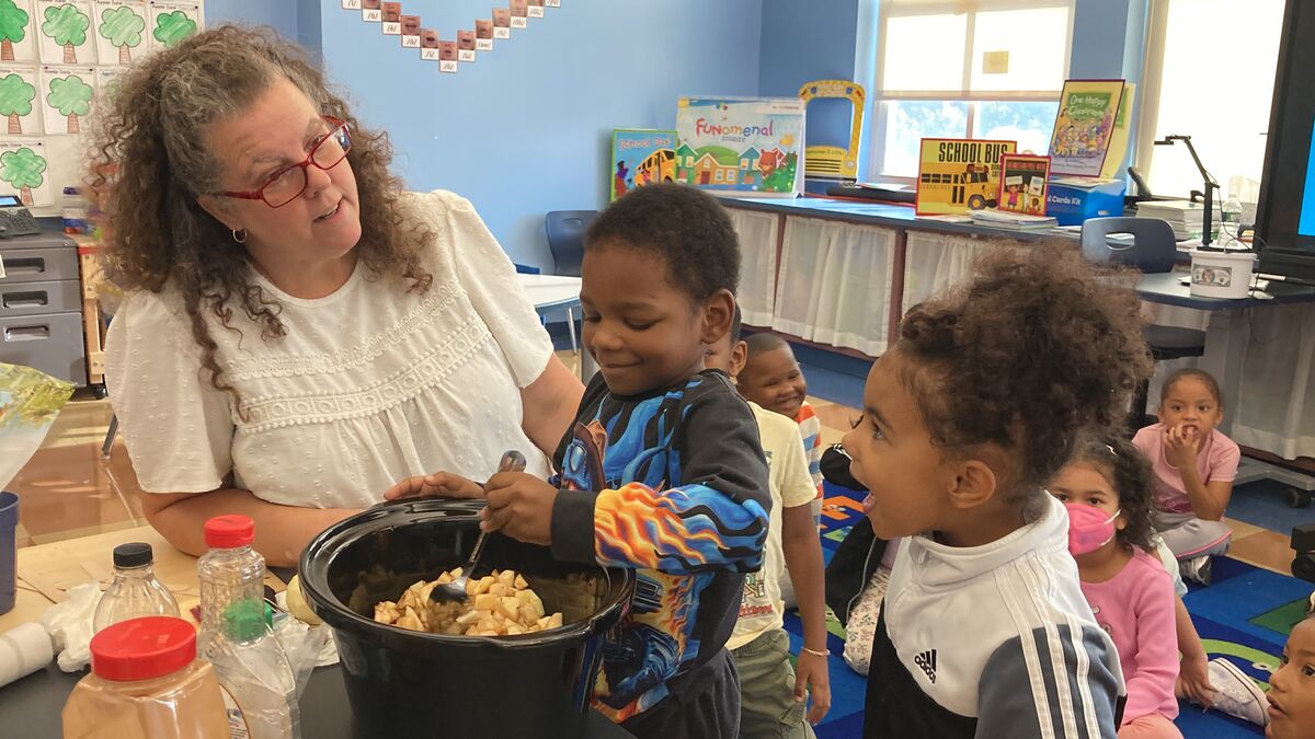 Krieger kindergarten classes turn apples into tasty lesson