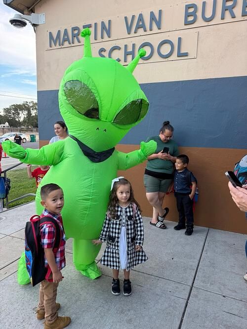 SUSD SHows up