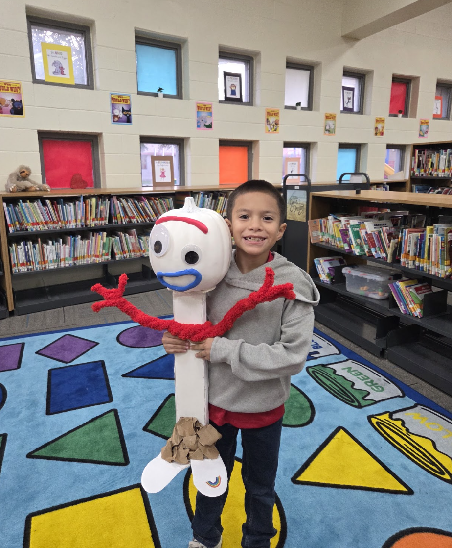 🎃📚 The Creativity Continues at Gonzalez Elementary! 📚🎃