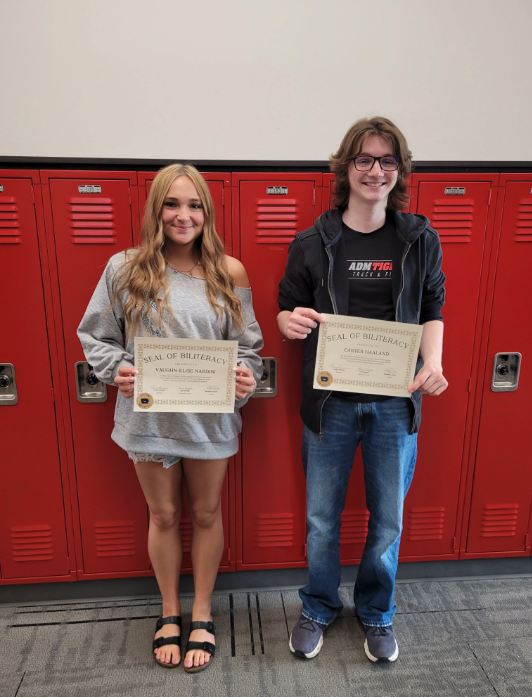 Four ADM Seniors Earn the Iowa Seal of Biliteracy
