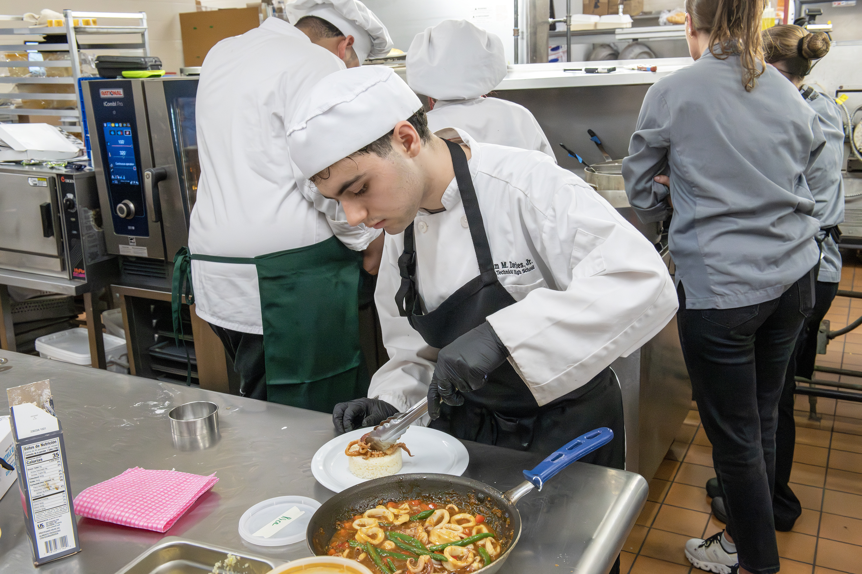 Raffi Mnatsakanian posing with the silver medal.