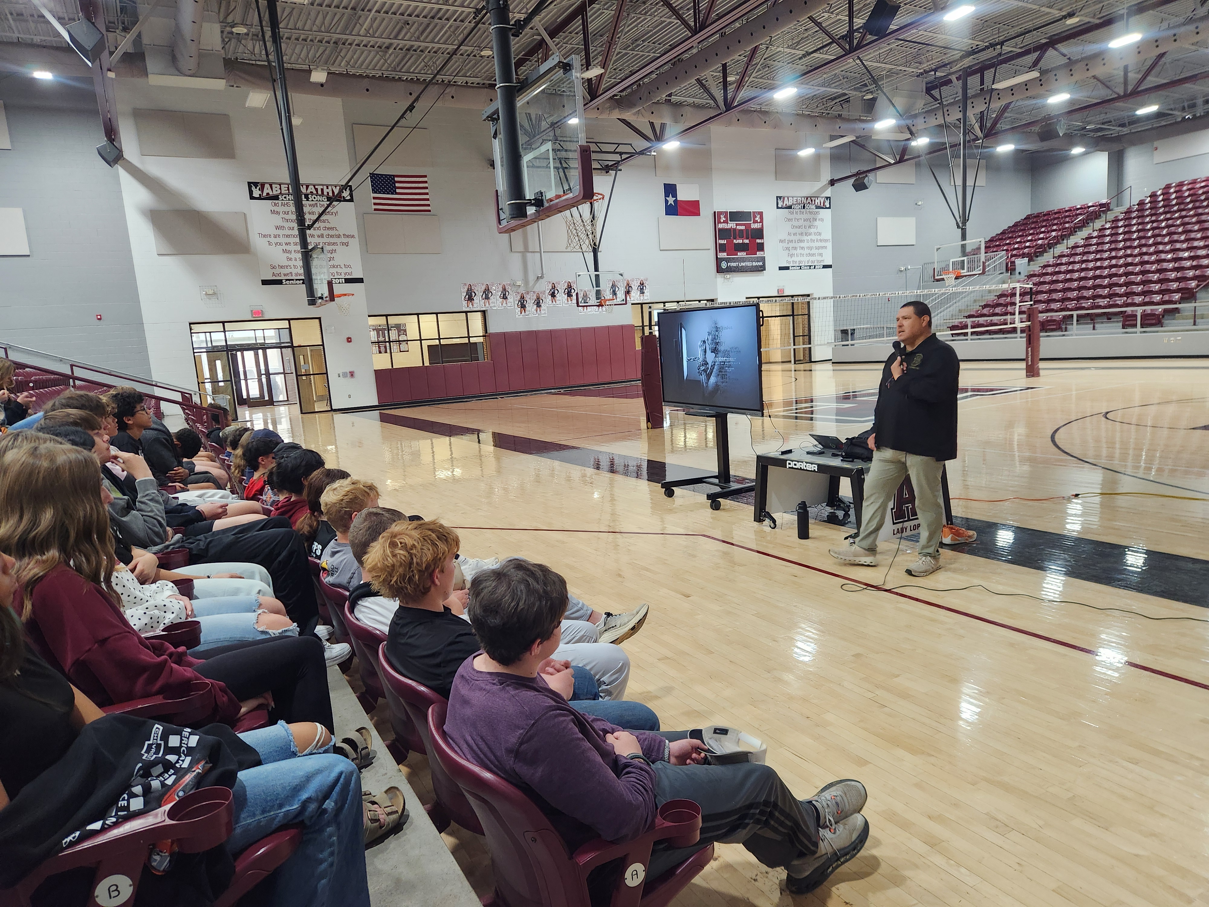 Lopes Learn to Stay Cyber Smart with DPS Special Agent Benny Gonzales