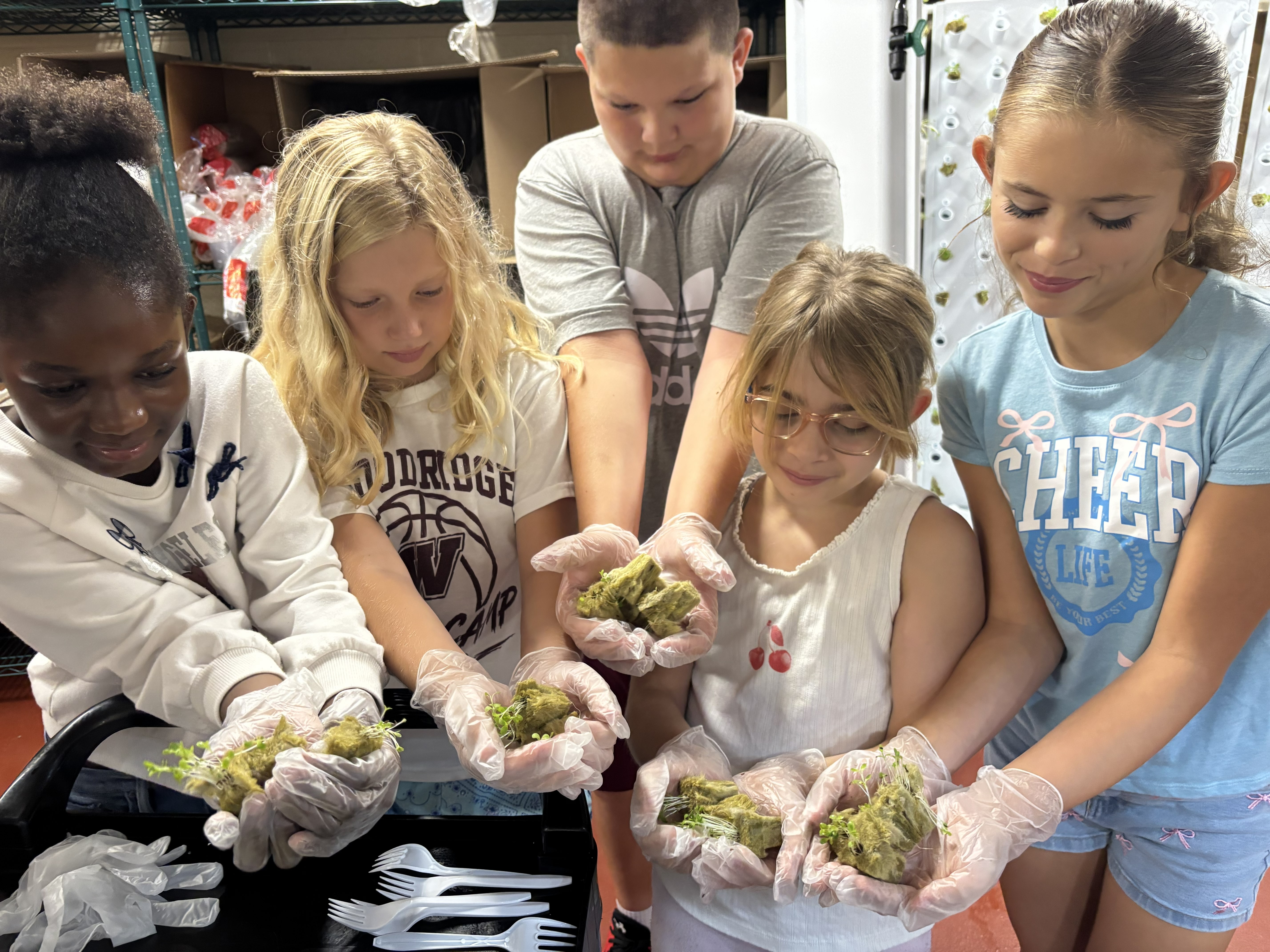 Woodridge Celebrates Farm to School Month with Fresh, Local Foods