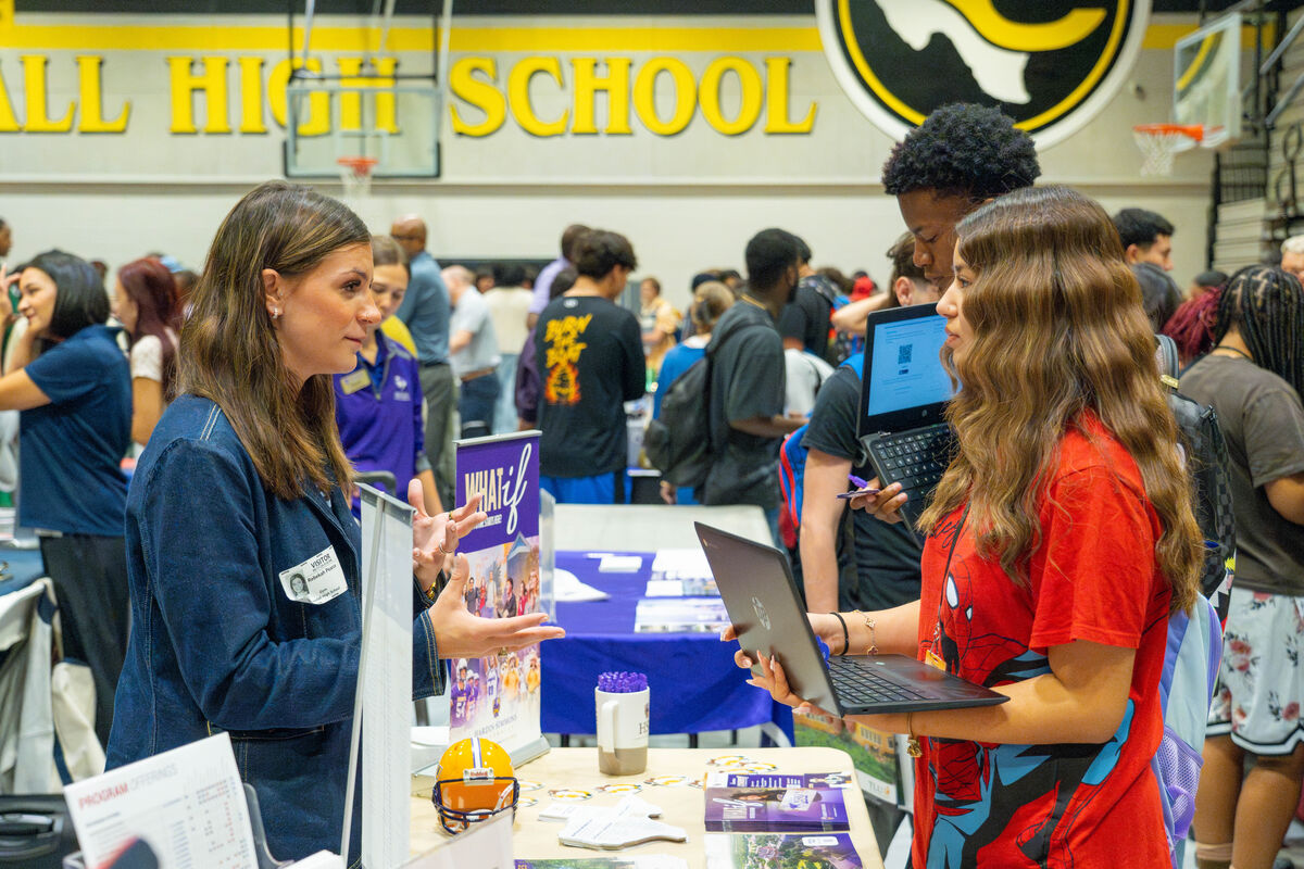 Crandall High School hosts CCMR Fair for Juniors and Seniors