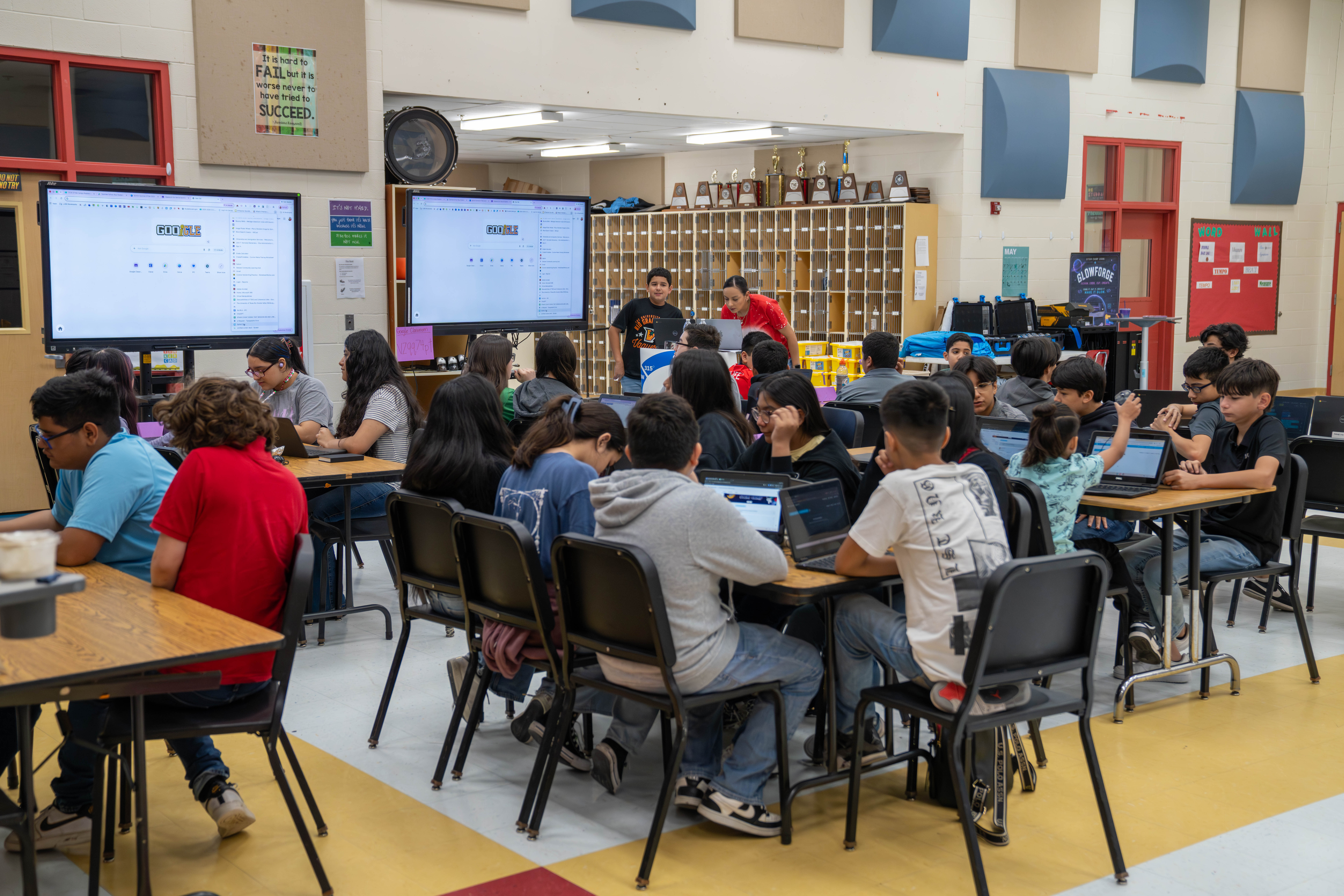 🔬🚀 Learning, discovery, and innovation are in full swing this summer at La Joya ISD! 🚀🔬