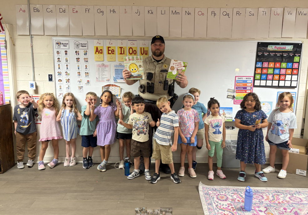 Ms. Chumley's Class Read Along with Deputy Williams