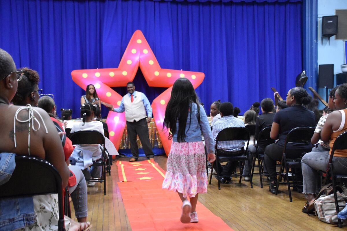 Clinton gives ‘Role Model’ students day in spotlight
