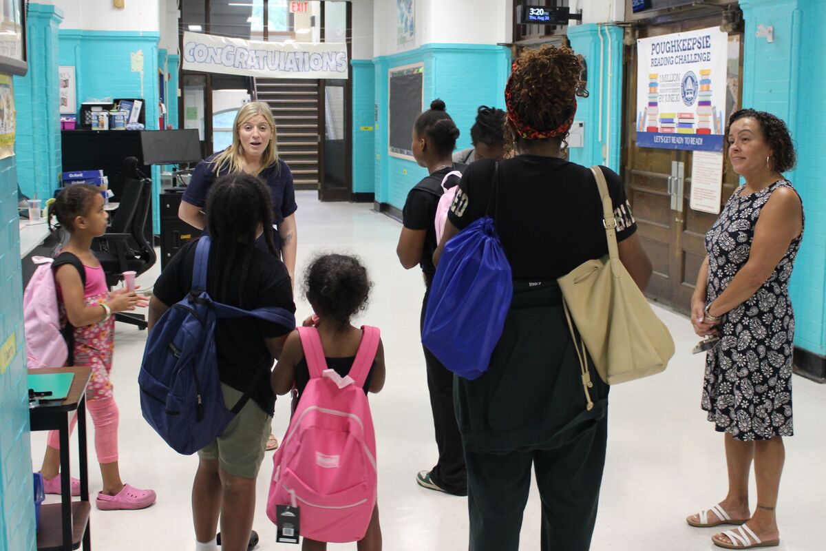 Smith orientation teaches new families, including familiar faces, about school, services