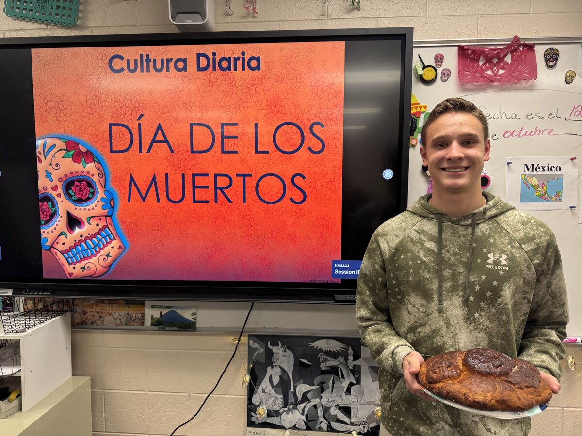 Spanish students are preparing for Día de los Muertos