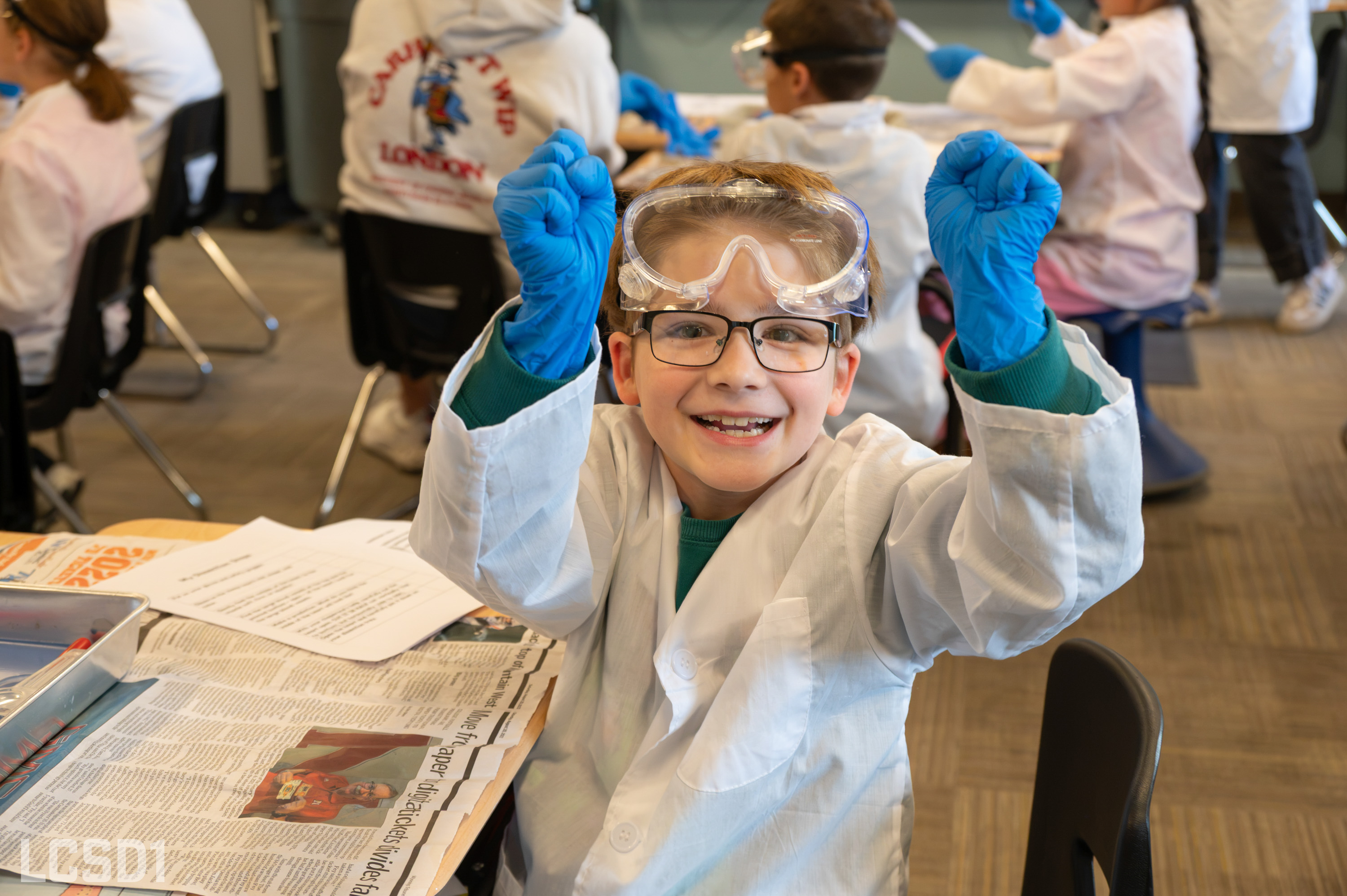 Dildine students dissect sheep hearts