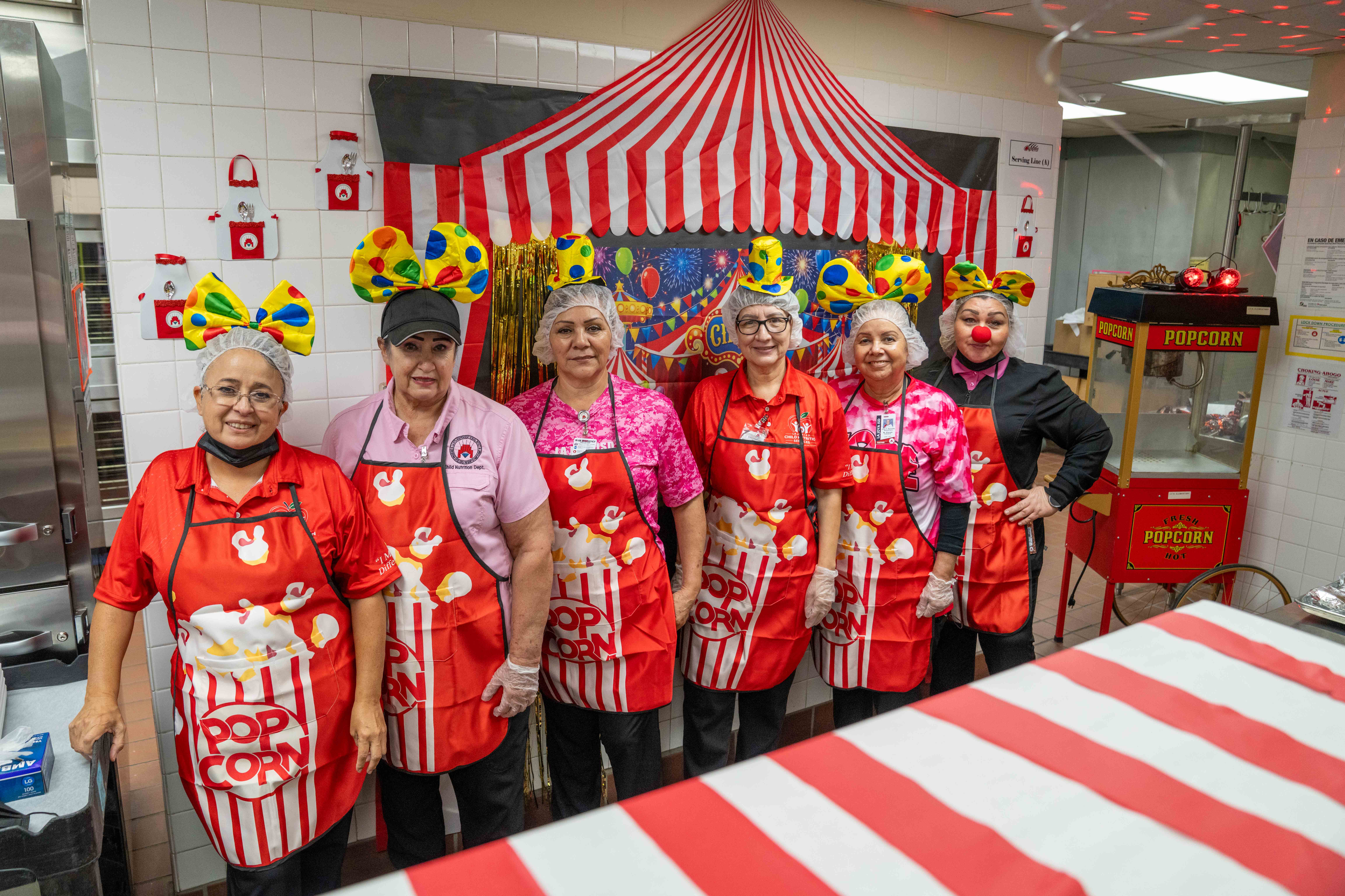🎪🍎 SERVING UP SMILES & DELICIOUS MEALS! ❤️✨