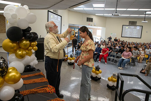 Tucson Unified Hosts Arizona Seal of Biliteracy Award Ceremony