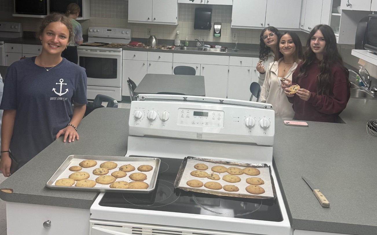 WE SAY YES STORIES: MHS BAKER’S DOZEN: New Baking Club Becomes a Lesson in Leadership 