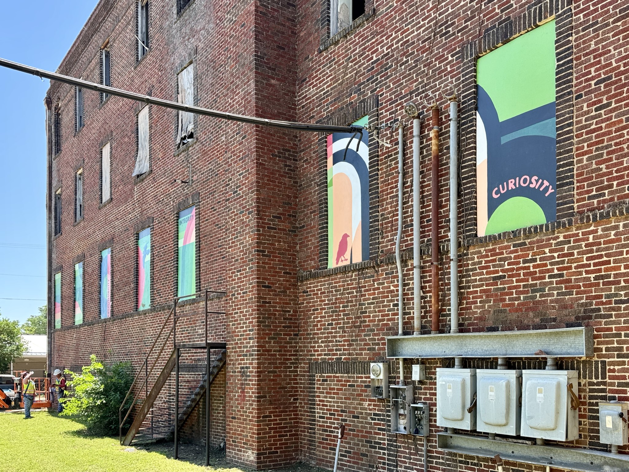 🐦‍⬛📰 Ravens in the News: Mural Installation Featured in Today's Waco Trib 