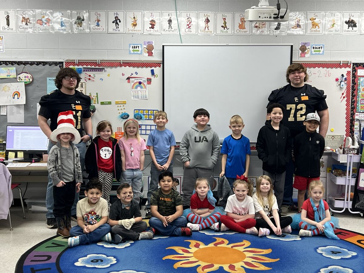 Football Players from SCHS football team came and read to our Kindergarten Class.