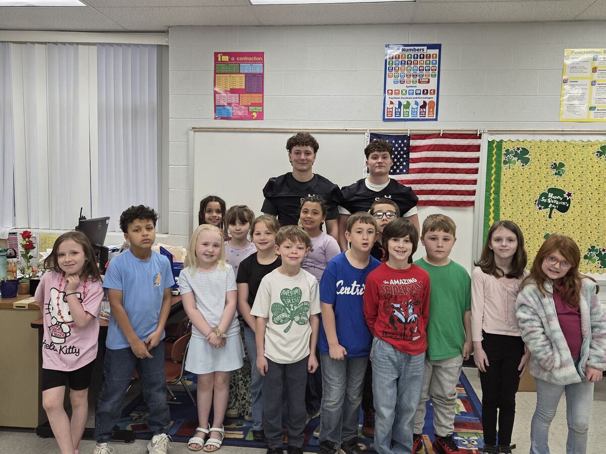Football Players from SCHS football team came and read to our 2nd Grade Class.