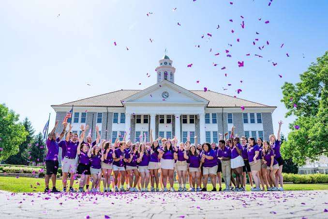 SENIOR GROUP PHOTO