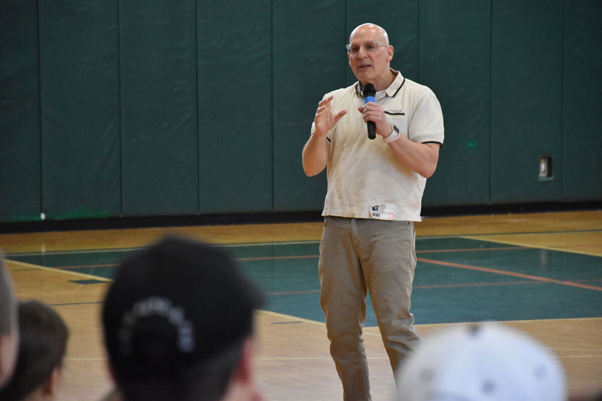 Best-selling author visits Avon Middle School