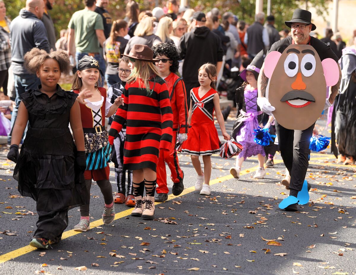 Halloween Parade delights Acme Students and Parents