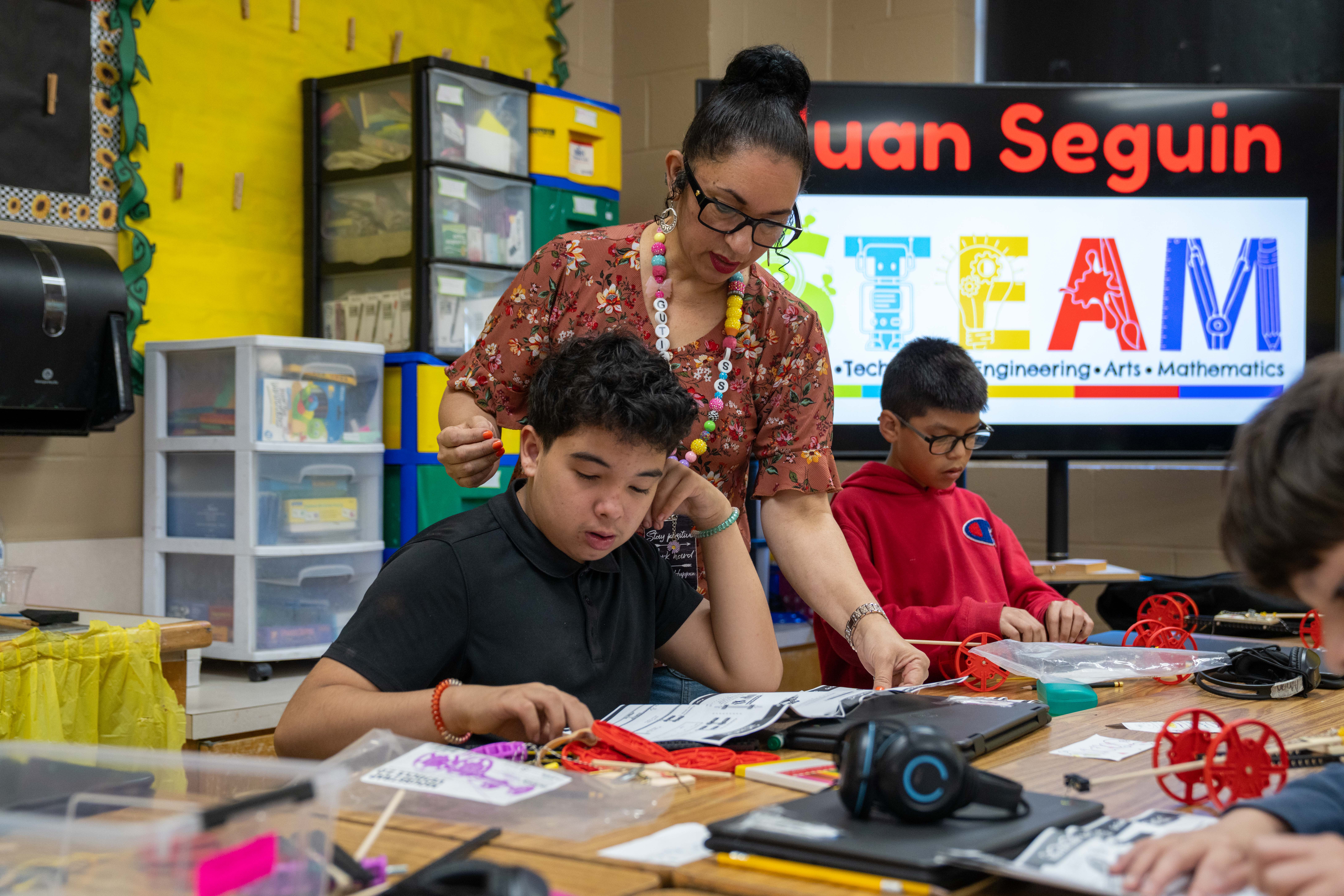 ☀️🎒 Summer learning is in full swing at Juan N. Seguin Elementary! 🎒☀️
