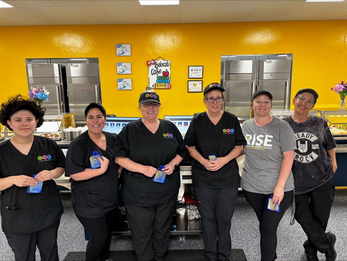 🍎🐾 Happy School Lunch Hero Day – May 1st! 🐾🍎