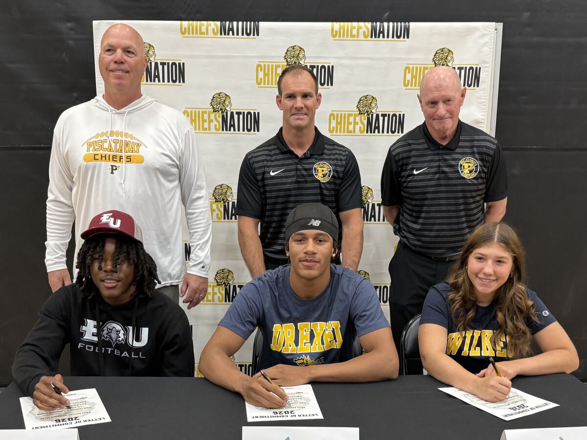 3 senior athletes share college commitments in signing ceremony